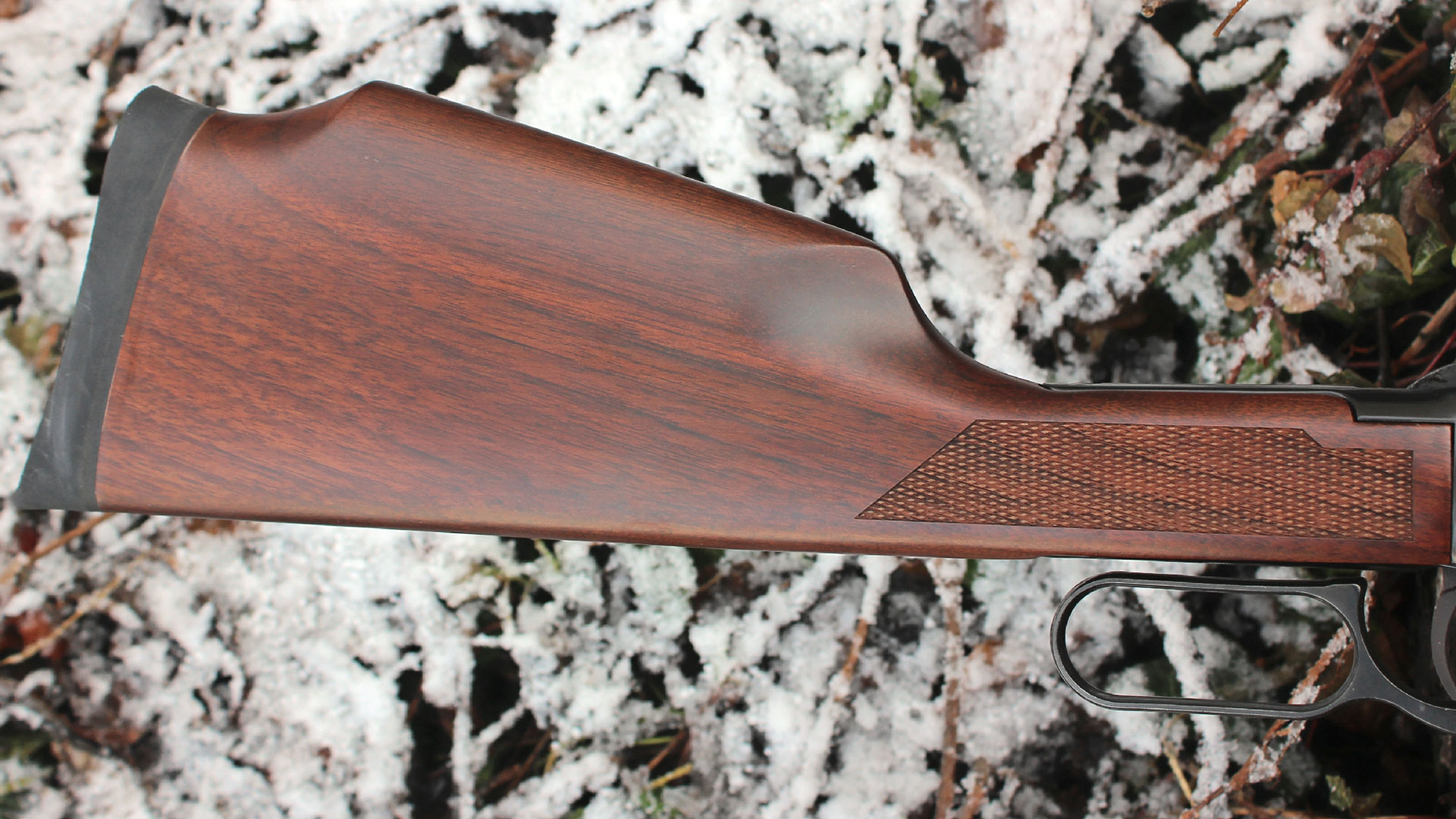 Wood stock with raised comb