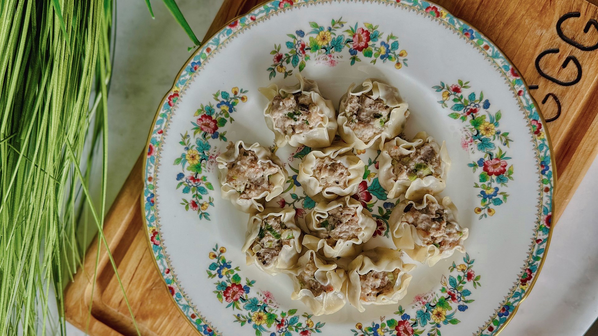 Sie Mai in a plate