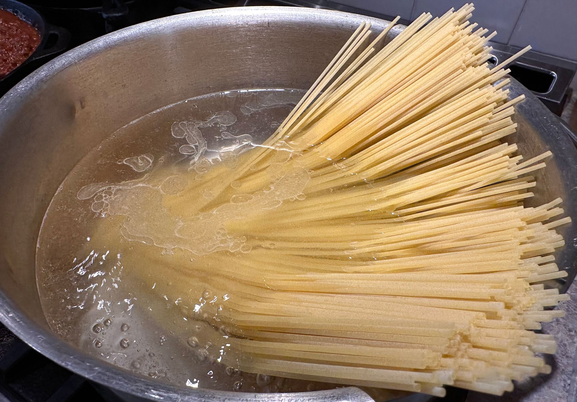 Spaghetti in water