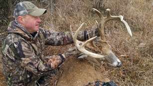 BW1821, Mark Kayser With A Lockdown Giant, Copyright Mark Kayser Edt