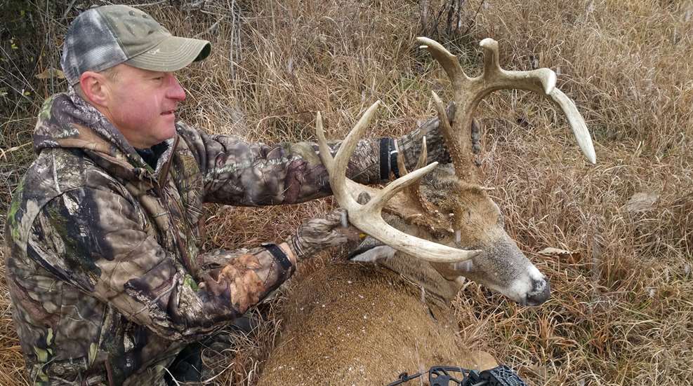 BW1821, Mark Kayser With A Lockdown Giant, Copyright Mark Kayser Edt