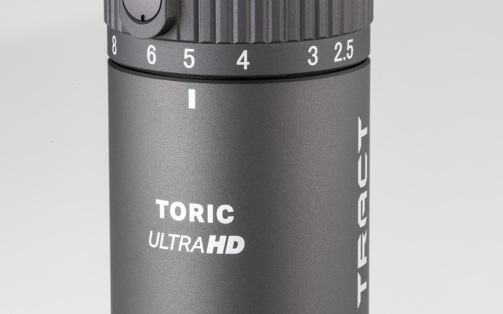 Tract TORIC UHD 30mm riflescope magnification dial.