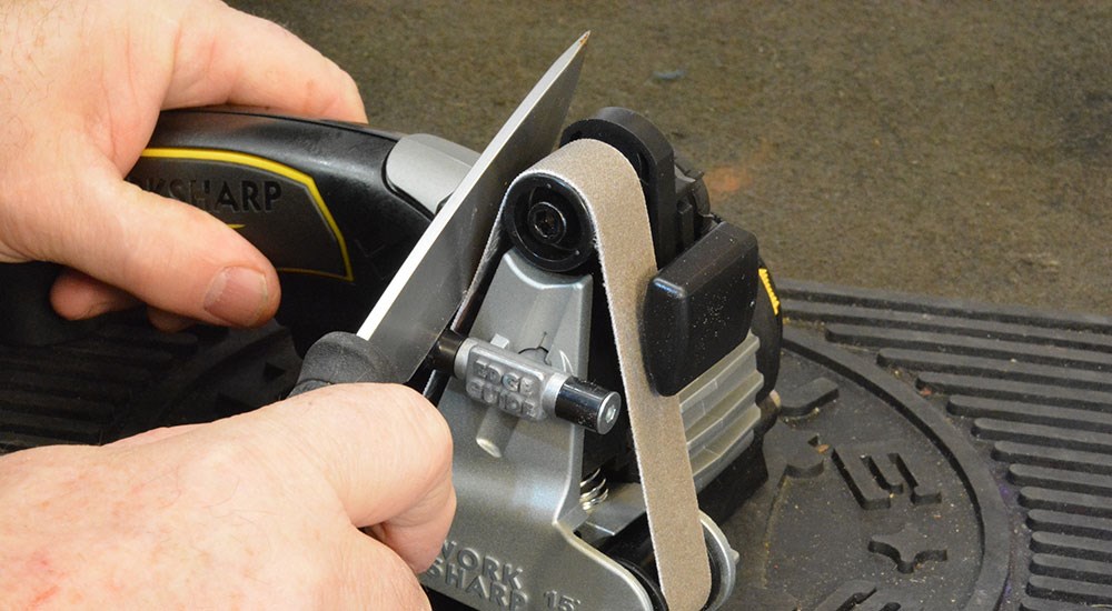 Using Manual Knife Sharpener to Sharpen Knife