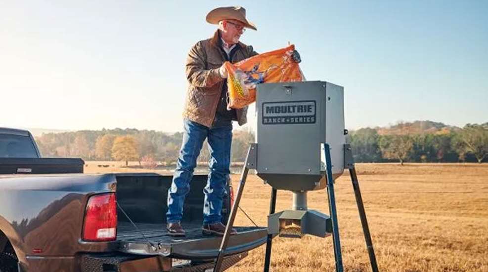 MAIN Gravity Ranch Feeder