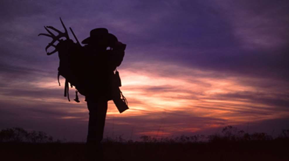 201222811447-woman_hunting_with_gear_home.jpg
