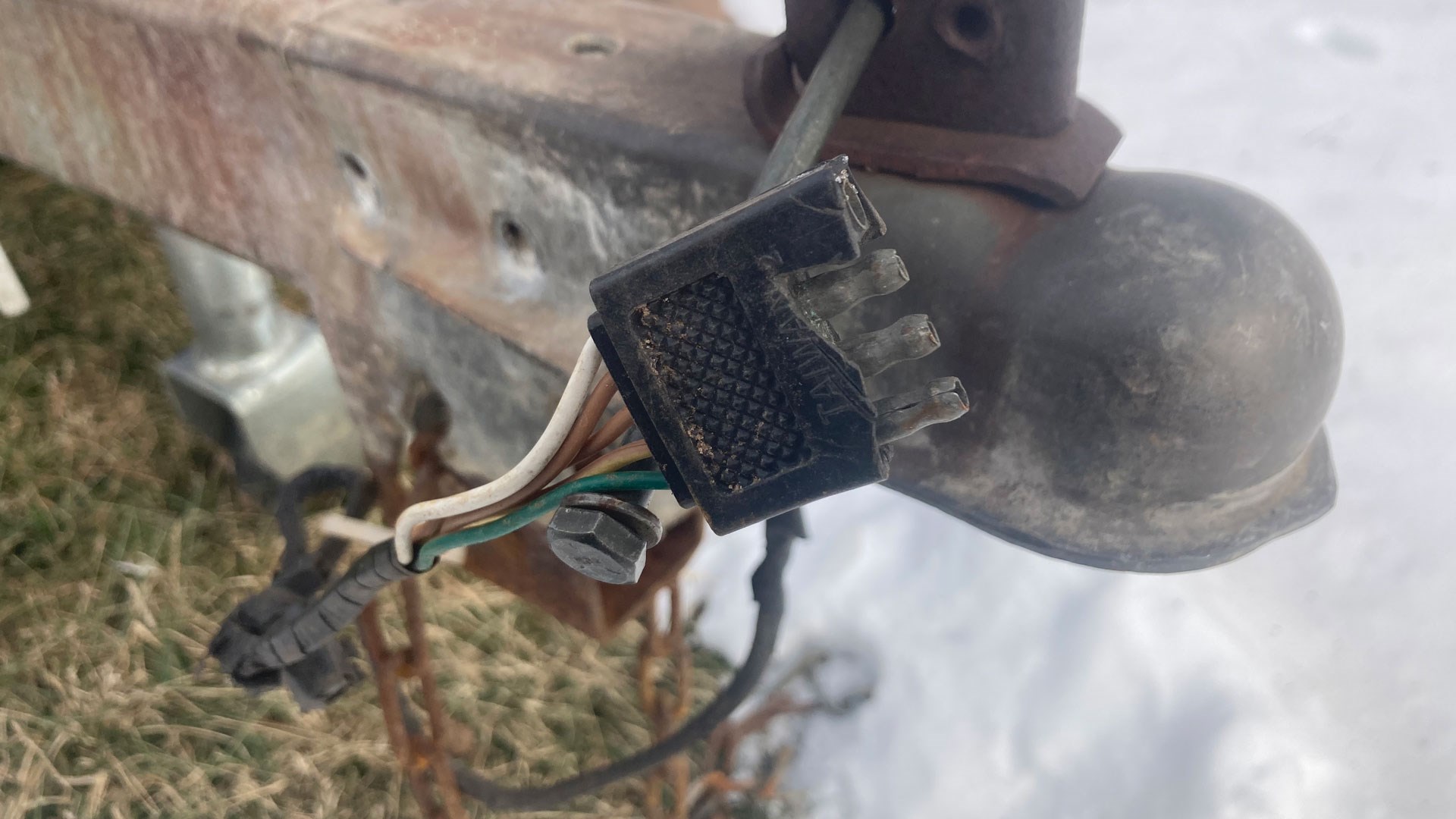 Trailer hitch wiring