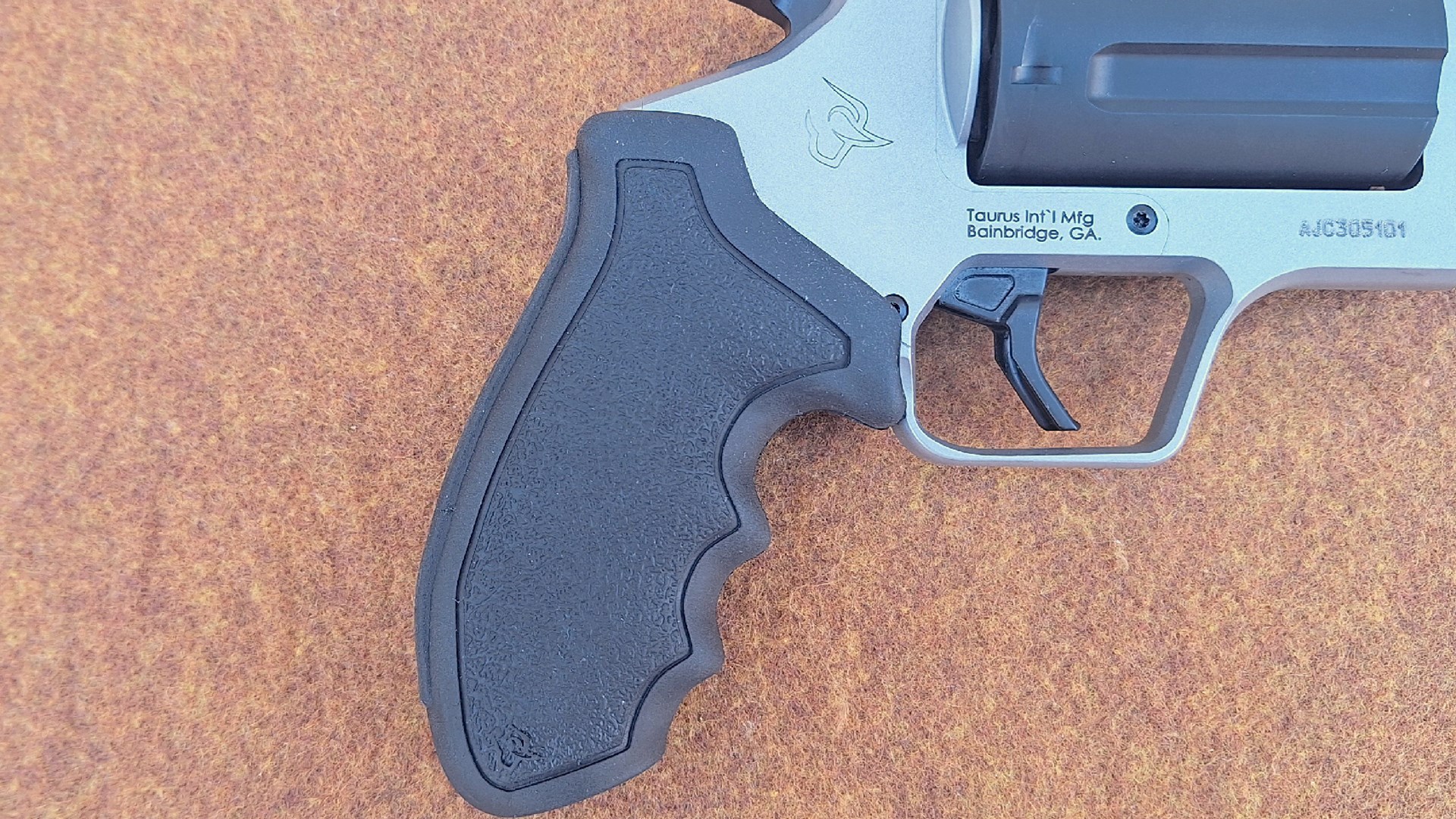 Raging Bull rubber grips