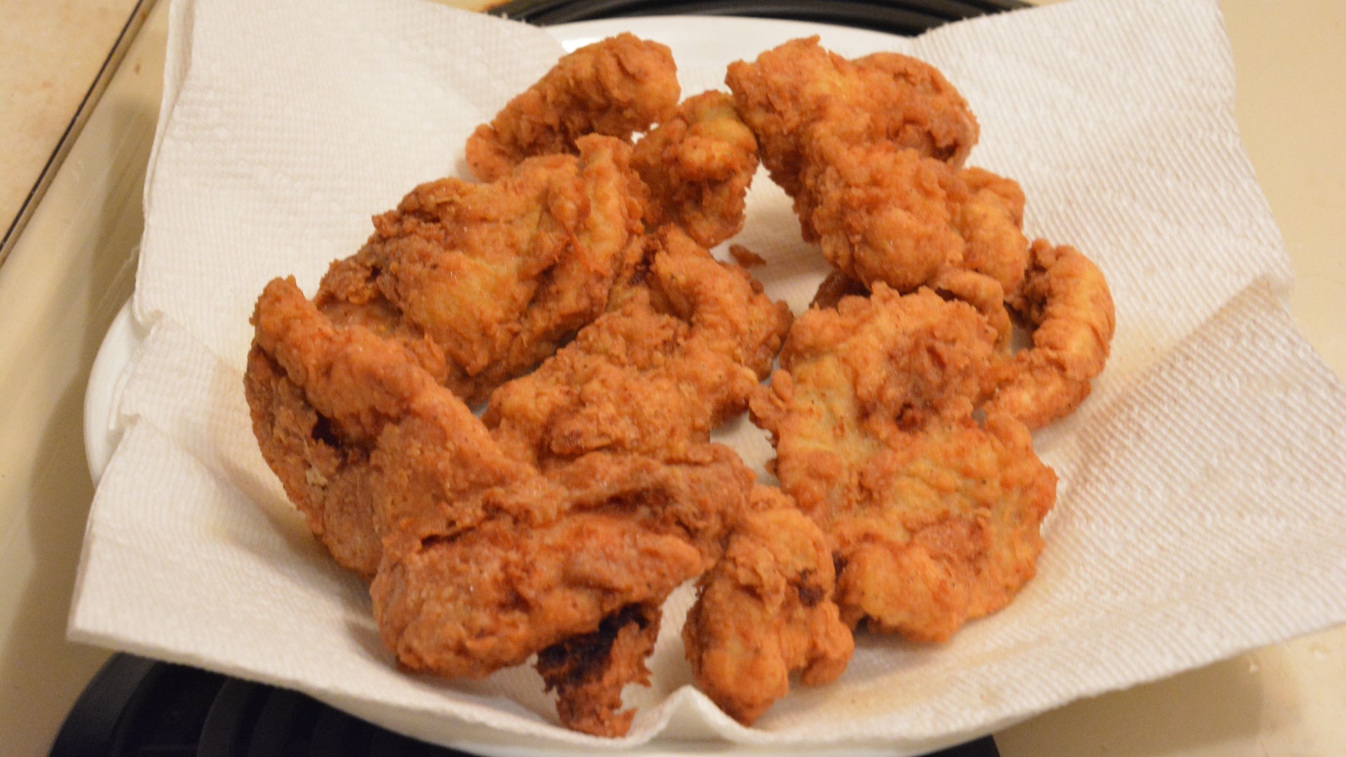 Breaded nuggets in paper towel