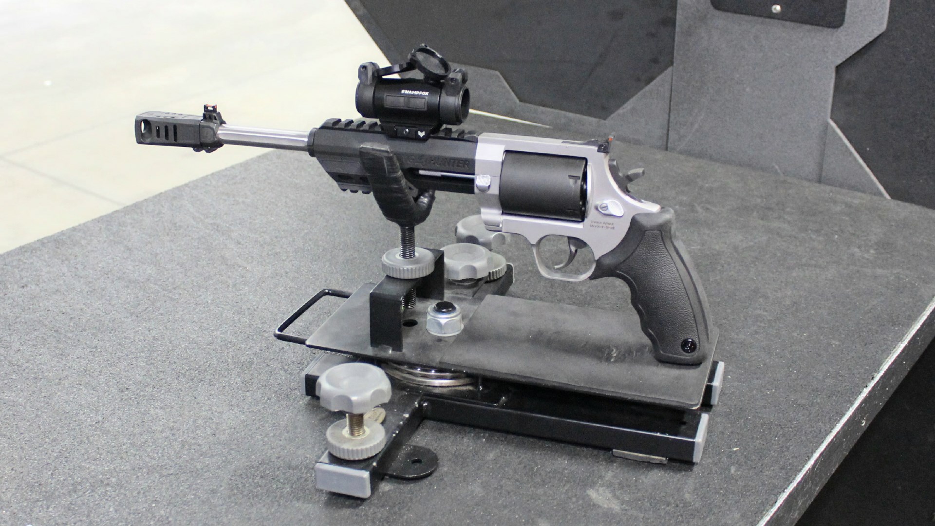 Taurus Raging Hunter in stand