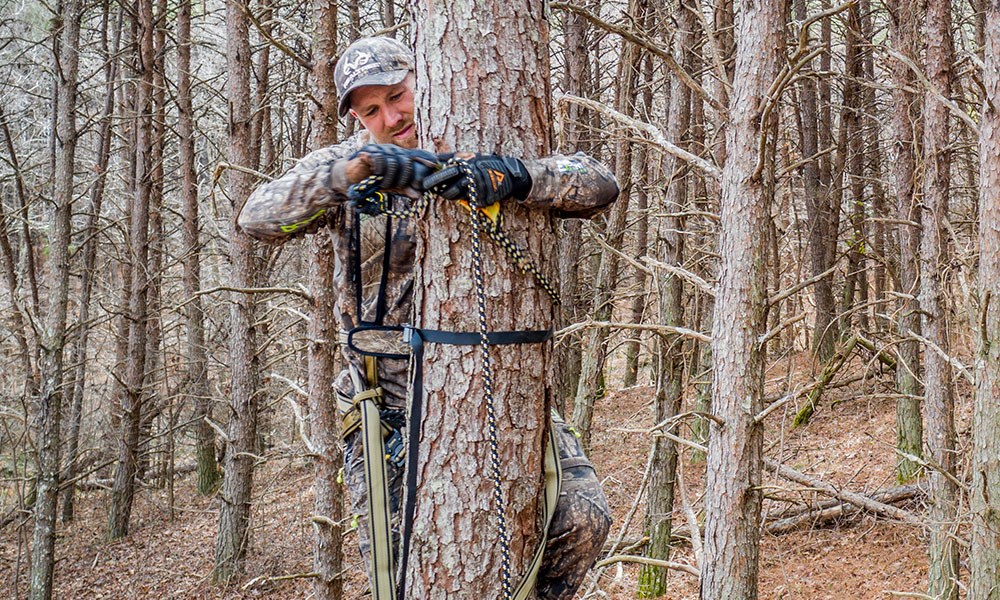 Hunter Putting Up Treestand