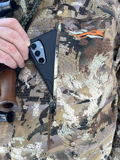 Zippered dump pocket