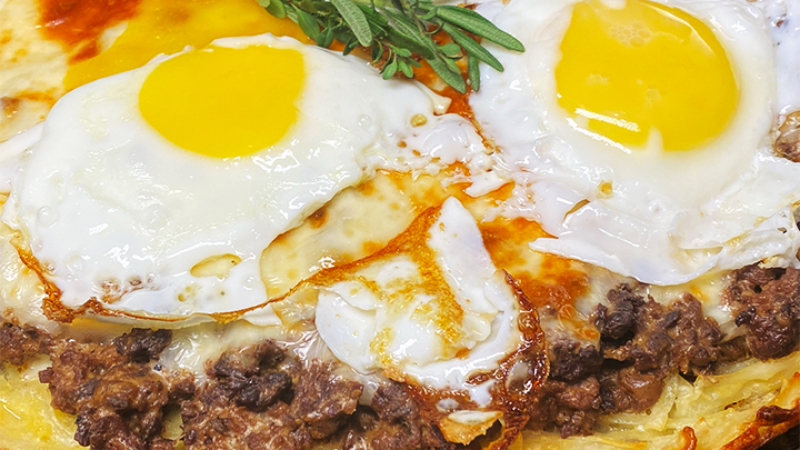Hash Brown Crust Pizza with Venison Sausage Gravy and Eggs