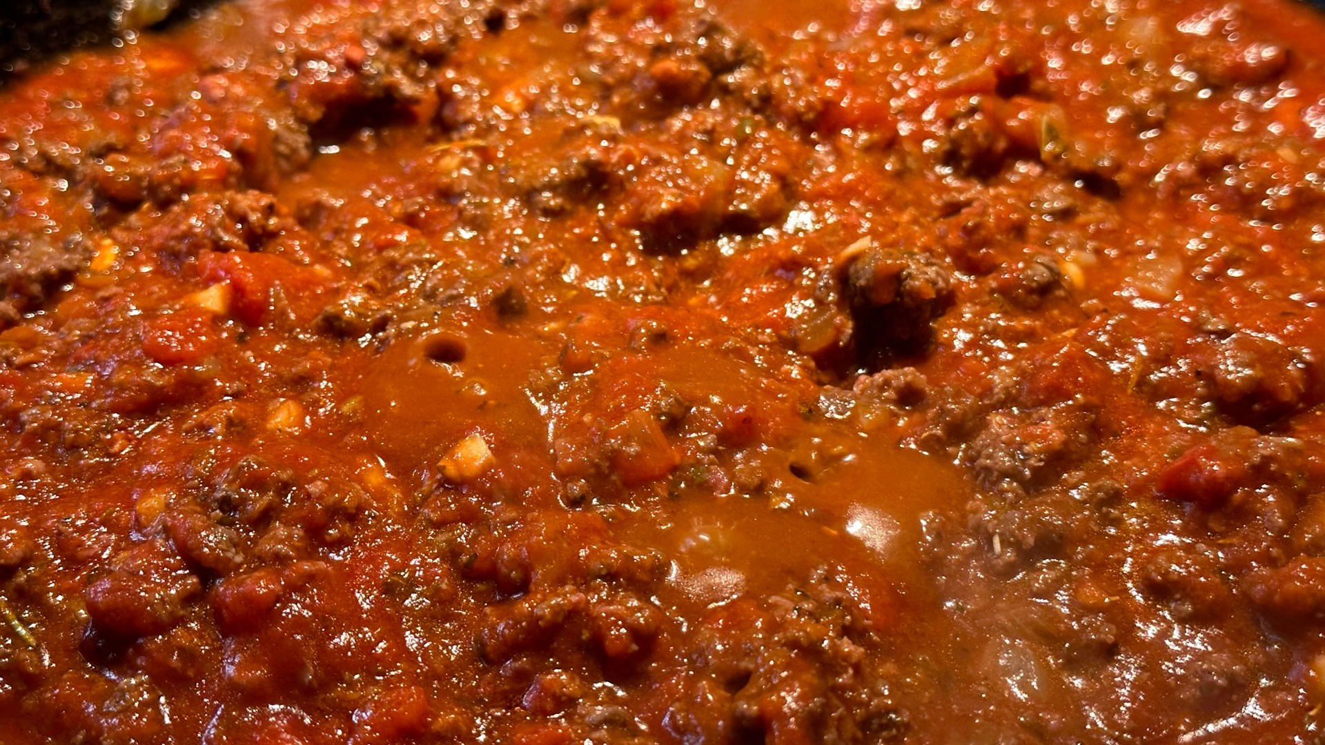 Meat sauce cooking