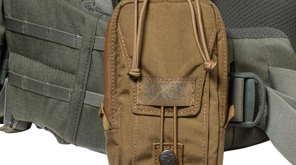 mainws21-tech-holster-112553_coyote-on-belt-2030.jpg